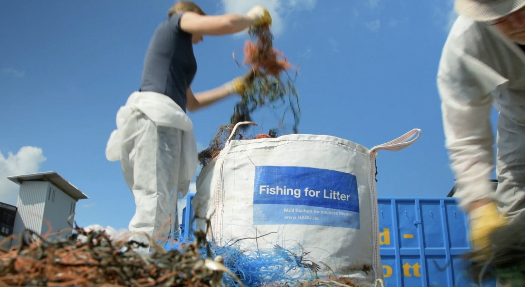 Undertaking fishing waste with an app