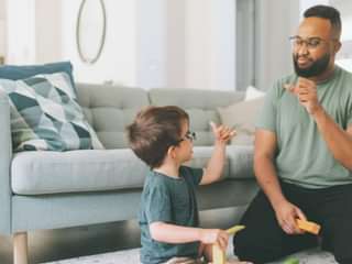 Teaching sign language to deaf toddlers with a specialized app