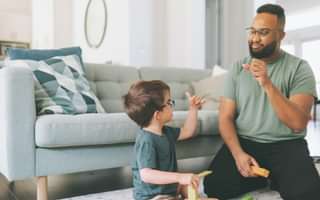 Teaching sign language to deaf toddlers with a specialized app